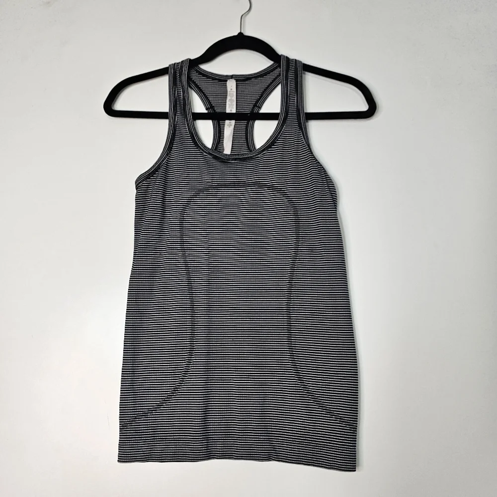 Lululemon Activewear Swiftly Tech Racerback Running Tank White / Black Stripe Sz